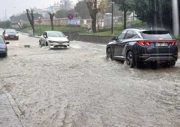 Aydın'da sağanak yağış şehri birbirine kattı! Her damla yağmurda aynı manzara