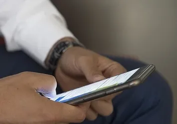 Araştırma: Tuvalette telefonla vakit geçirmek bu hastalığı tetikliyor