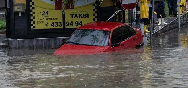 Sel sonrası Ankaralılardan Mansur Yavaş’a istifa çağrısı! Başkent rögarlar taştı çok sayıda yeri su bastı