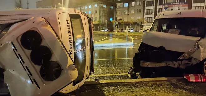 Gaziosmanpaşa’da servis minibüsleri çarpıştı! Yaralı var