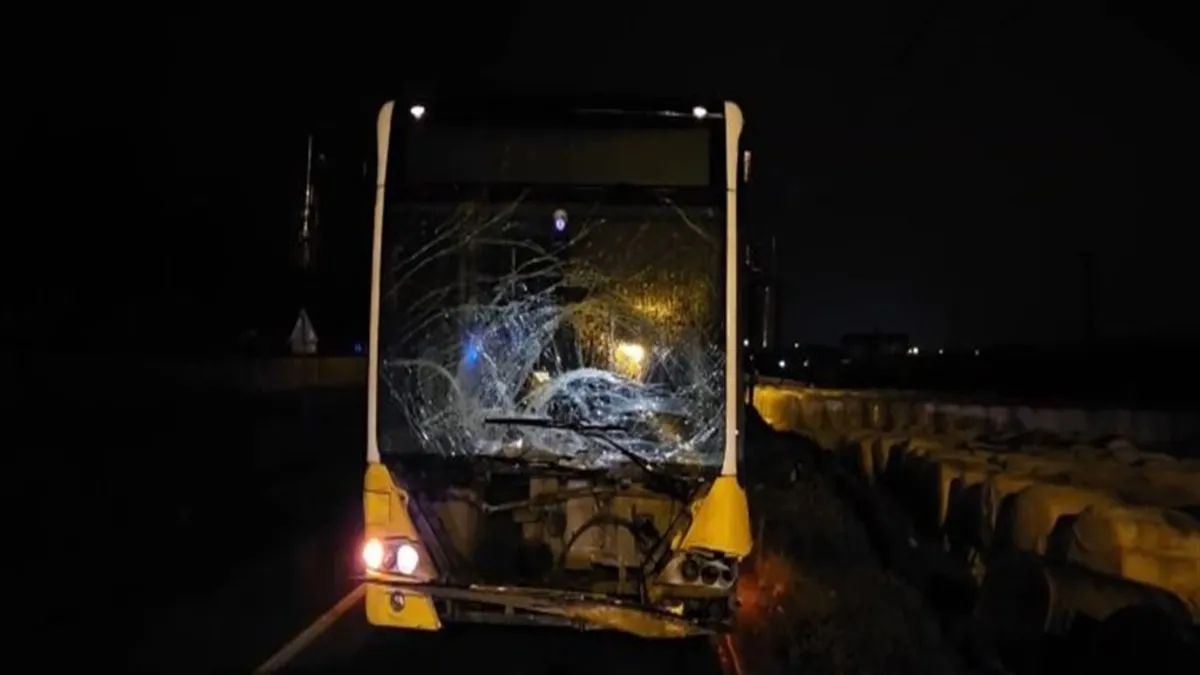 Arnavutköy'de feci kaza! İETT otobüsü ve hafif ticari çarpıştı: 1 ölü 1 yaralı