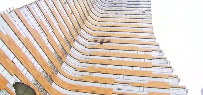 Ataşehir'de bir gökdelende yangın çıktı