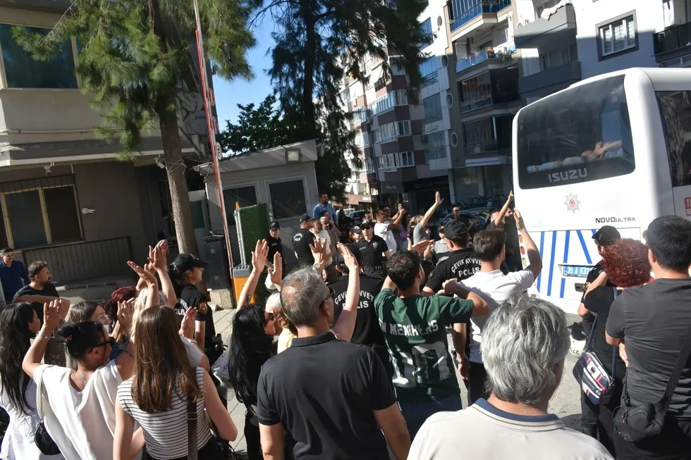 buca-belediyesine-operasyon-chpli-belediye-baskani-gorkem-duman-gozaltinda-1780326101823.jpg FOTOĞRAF (DHA)
