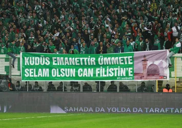 Maça damgasını vuran pankart