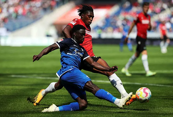 Galatasaray’ın yeni transferi Derrick Köhn! Genç yıldız İstanbul’a geldi! İşte maliyeti...