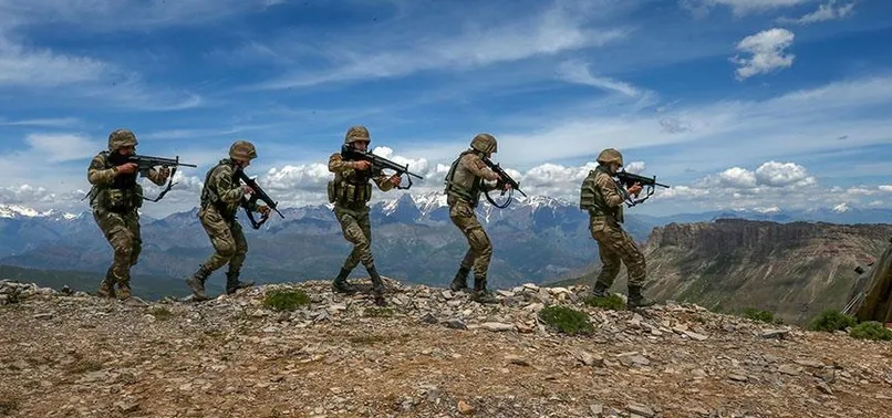 Son dakika: Hakkari'de 4 terörist öldürüldü