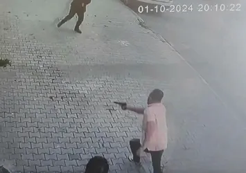 Beylikdüzü'nde dehşet! Alacak verecek meselesinde silahlar patladı | O anlar kamerada