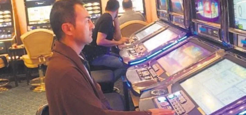SERDAR ORTAÇ TÖVBEYİ BOZDU, YİNE KUMAR OYNADI!