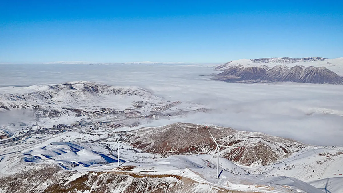 Görüş mesafesi 10 metreye kadar düştü! Bitlis'te sis engeli