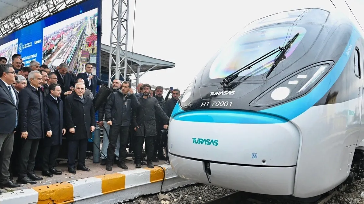 Türkiye’nin ilk hızlı treninden yeni hız rekoru! Saatte 240 kilometreye ulaştı