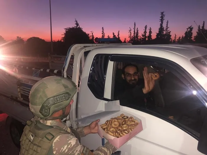 Mehmetçik, Tel Abyad ve Rasulayn'da kandil simidi dağıttı - 3