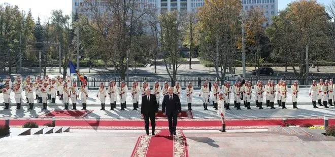 Başkan Erdoğan Moldova’da resmi törenle karşılandı