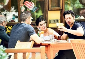 Mert Fırat İdil Fırat'ı aile ile tanıştırdı