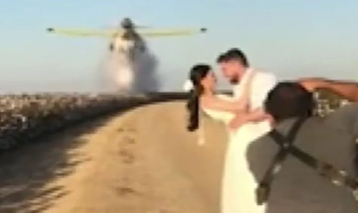 Ölümcül düğün fotoğrafı! Yangın söndürme uçağı...