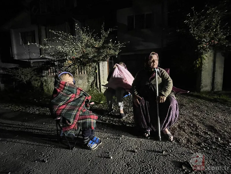 Düzce'de gece saatlerinde korkutan deprem! Depremin ürkütücü sesi ortaya çıktı 16