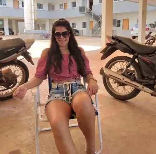 gunlerdir-aranan-genc-kizin-cesedi-yol-kenarinda-oyle-bir-halde-bulundu-ki-her-satiri-tuyler-urpetti-1651050563063.jpg Günlerdir aranan genç kızın cesedi yol kenarında öyle bir halde bulundu ki... Her satırı tüyler ürpetti - 3