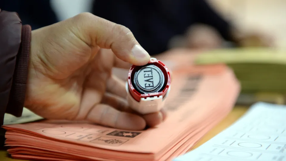 CHP’li belediyeden esnafa oy cezası