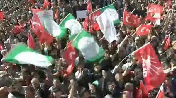 1683062538075.jpg Kılıçdaroğlu Van'da PKK iltisaklı işçilere söz verdi! Vatanseverleri işten atıp PKK'lıları işe alacaklar! Namus ve şeref sözlerini ne çabuk unuttun Bay Kemal? - 2