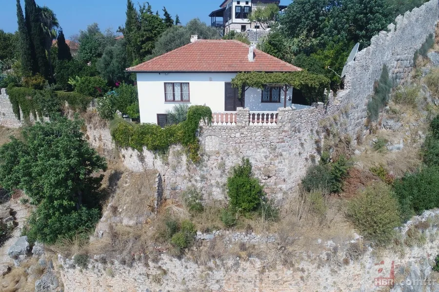 Alanya Kalesi'nde skandal görüntüler! Tarihi surları delip atık suyu boşaltmış 4