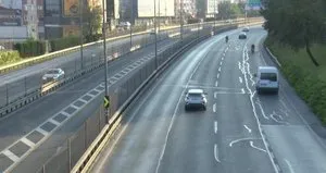 İstanbul’da alışılmadık pazartesi: Yollar boş kaldı