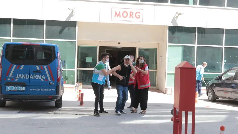 Balıkesir'deki feci kazada hayatını kaybedenlerin cenazeleri teslim edildi