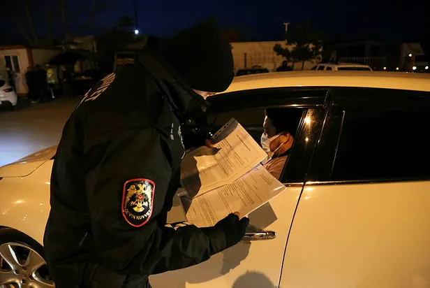 Cumartesi sokağa çıkma yasağı kalkacak mı? Pazar günü kısıtlaması devam edecek mi? Hafta sonu yasakları...