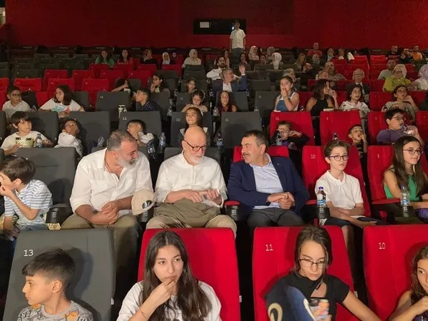 ‘Yıldız Tozu’ filminin özel gösterimi gerçekleşti: Mustafa Kutlu’nun aynı adlı eserinden uyarlandı!
