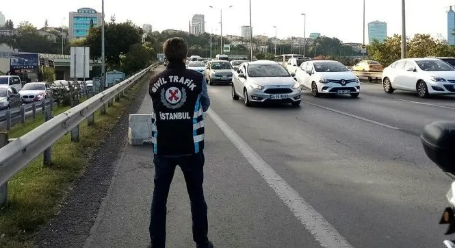 İstanbul’da çakarlı araç denetimi! Para cezası kesildi