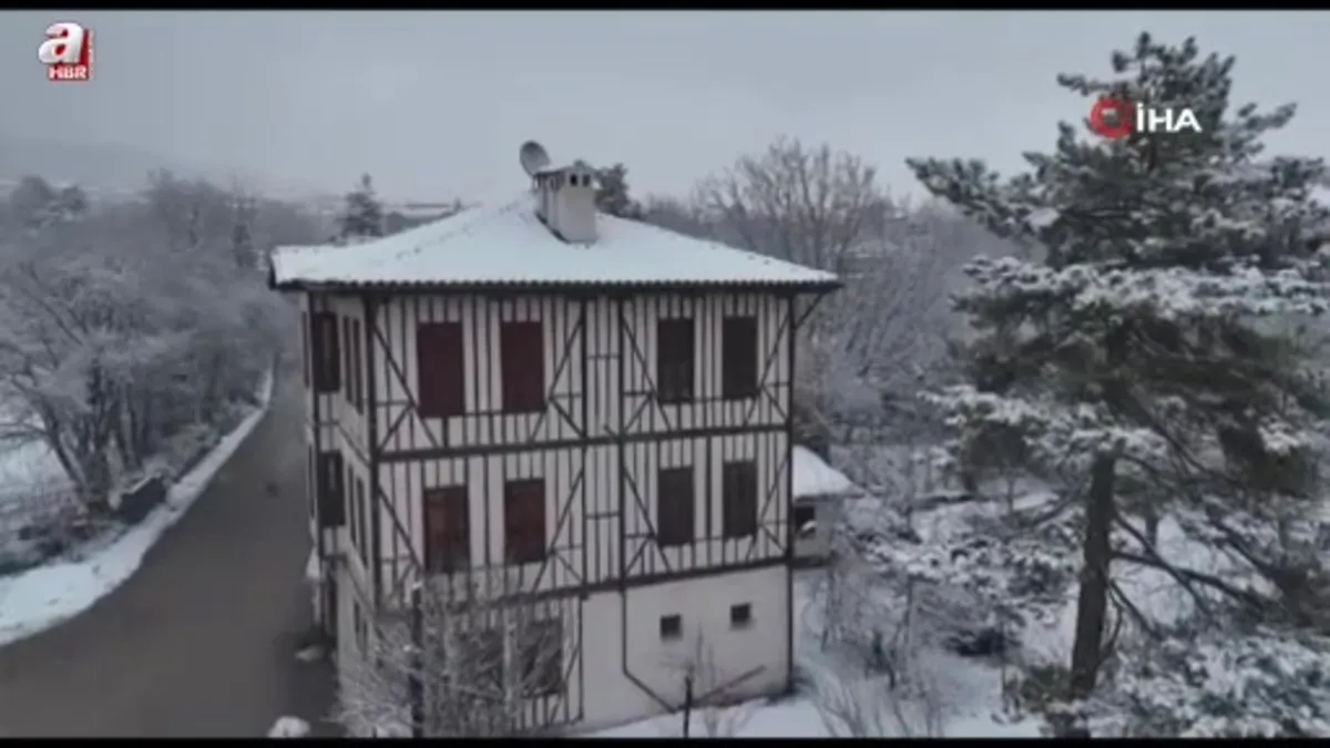 Safranbolu’da kar yağışı tarihi konakları yeniden beyaza bürüdü