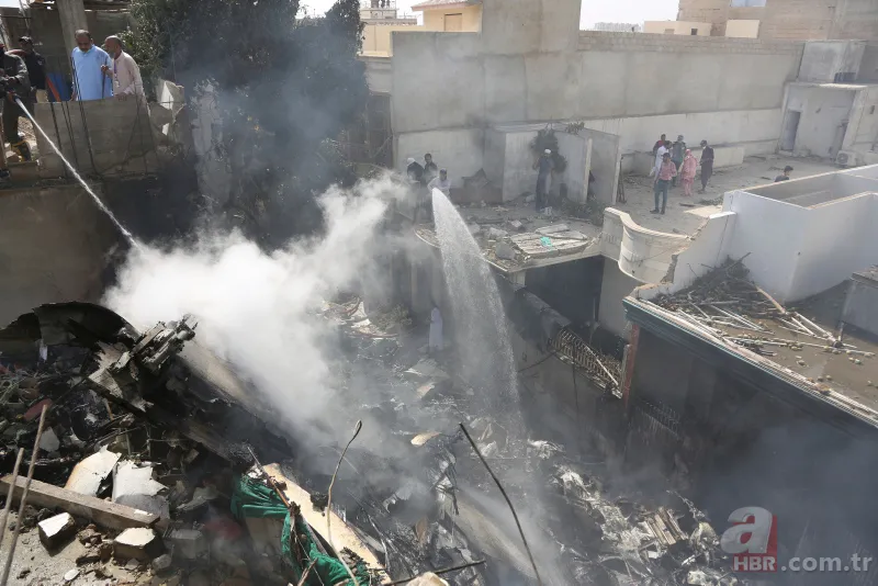 Pakistan'daki feci uçak kazasında sadece iki kişi kurtuldu! 97 kişi hayatını kaybetti! 10