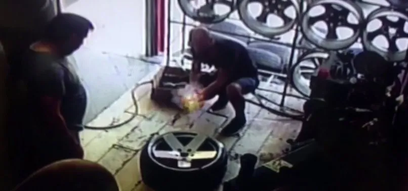 Istanbul Da Tamircide Nitrojen Dolu Lastik Patladi O Anlar Kamerada