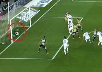 Kadıköy'de tartışılan gol! Çizgiyi geçti mi?