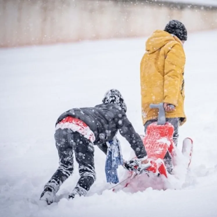 O ilimizde okullar tatil!