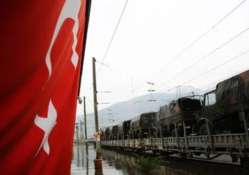 Son dakika: Suriye sınırına askeri sevkiyat sürüyor
