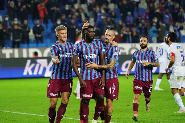 lider-trabzonspor-durdurulamiyor-i-trabzonspor-2-1-caykur-rizespor-mac-sonucu-1635535203673.jpg Lider Trabzonspor durdurulamıyor I Trabzonspor 2-1 Çaykur Rizespor (MAÇ SONUCU) - 1