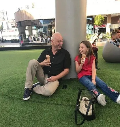 Çöken binada iki kızıyla can vermişti... Kahreden detay!