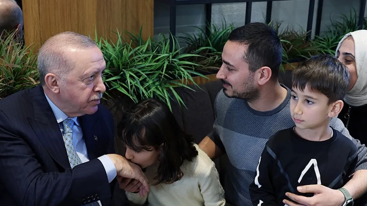 Başkan Erdoğan'dan Beyoğlu'nda sürpriz kafe ziyareti