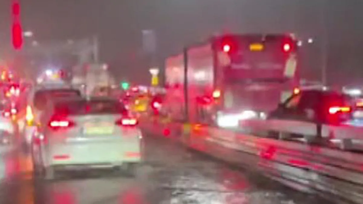 İstanbul’da şimşekler geceyi aydınlattı!