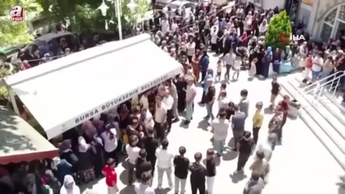 İznik Gölü'nde boğulan iki küçük kuzen yan yana uğurlandı