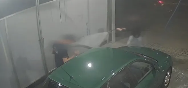 Genç kadın hırsızı tazyikli suyla püskürttü