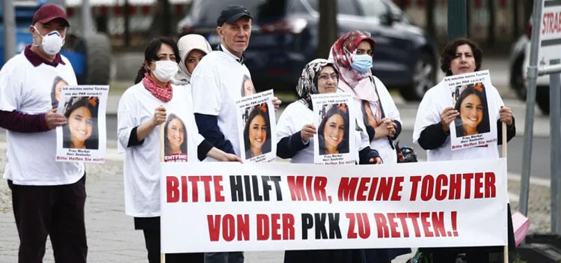 Almanya’da kızı PKK tarafından kaçırılan anneden Başbakanlık önünde pankartlı eylem