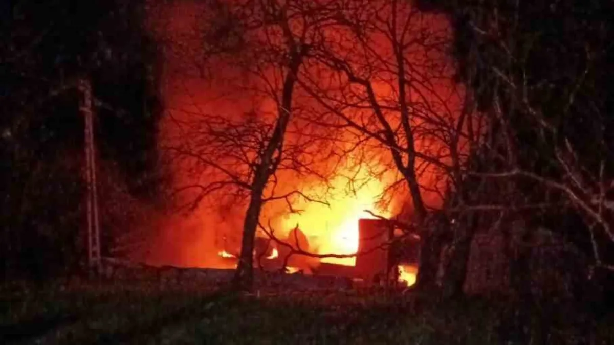 Kastamonu'da 2 katlı ahşap ev küle döndü