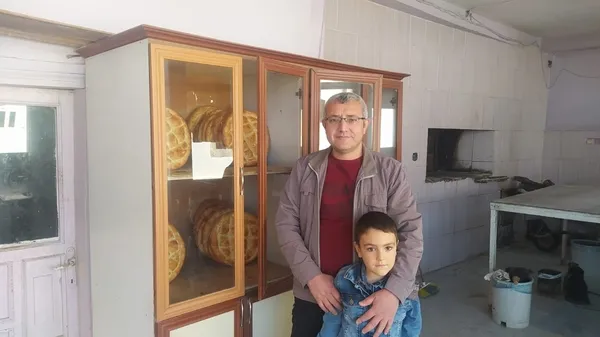 sivasta-sehre-inen-ayi-panigi-firinin-kapisini-acinca-karsisinda-buldu-1668505678520.jpg Sivas’ta şehre inen ayı paniği! Fırının kapısını açınca karşısında buldu - 5