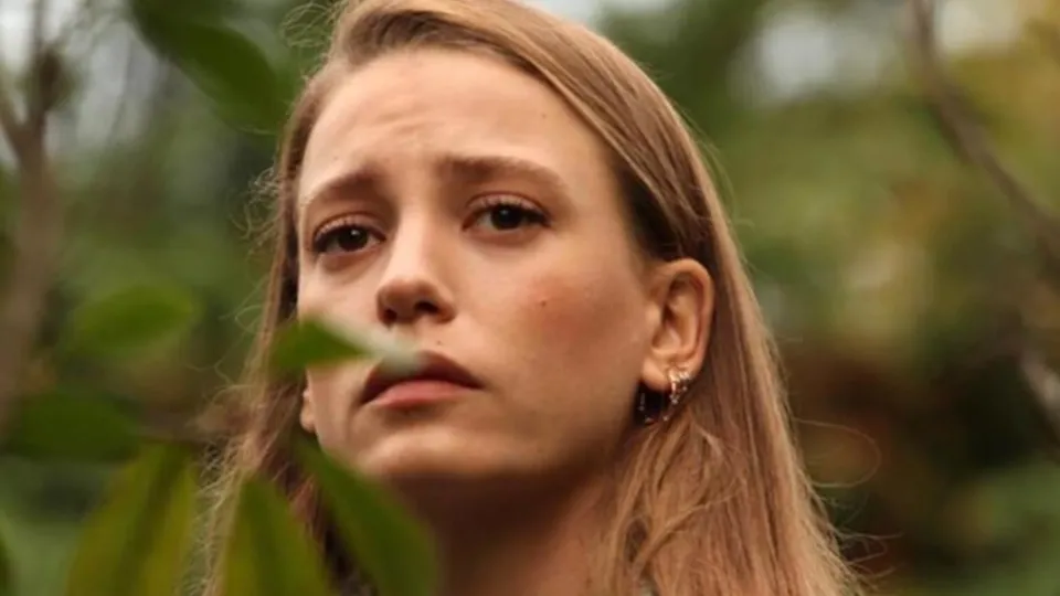 Serenay Sarıkaya’dan kadın takipçilerine KADES çağrısı: Lütfen yükleyin
