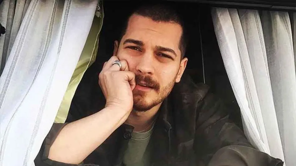 Saçı sakalı birbirine karışmıştı! Çağatay Ulusoy’un son hali gündem oldu! “Kral geri döndü”