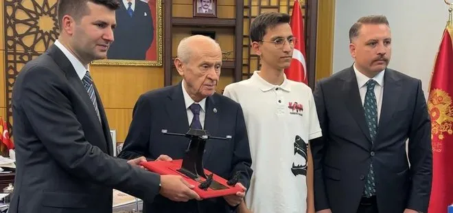MHP Genel Başkanı Bahçeli’ye İHA prototipi takdim edildi