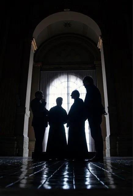 Papa gitti, koltuk savaşı kızıştı! Papalık yarışında ayak oyunları: Lobicilik hız kazandı