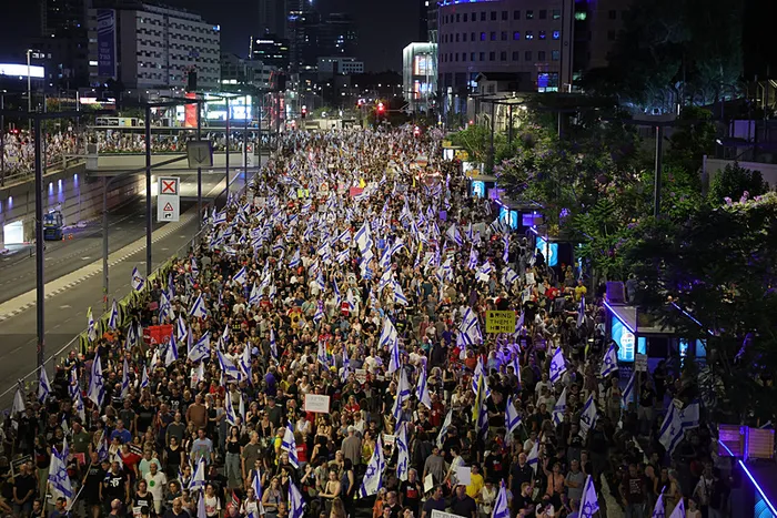 A Haber Tel Aviv sokaklarında! İsrail halkı yeniden ayaklandı| İsyan bayrağı çekildi Netanyahu istifa sesleri yankılanıyor