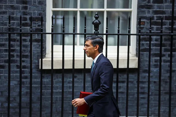 İngiltere’nin Hint kökenli başkanı Rishi Sunak bir ilke imza attı! Monarktan daha zengin