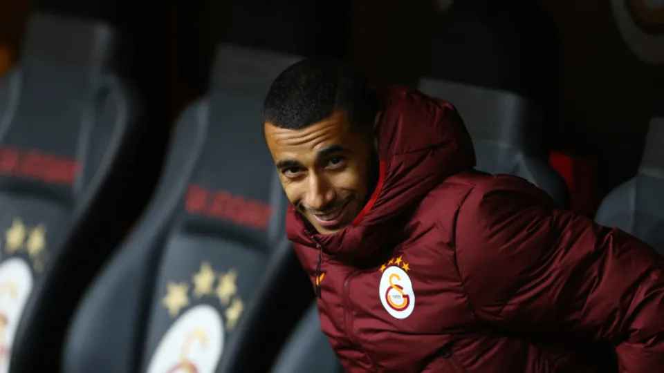 Belhanda bunu da yaptı! Taraftarı şoke eden hareket...